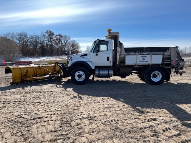 Image of International 7400 equipment image 3