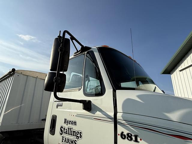 Image of International  Transtar 8600 equipment image 2