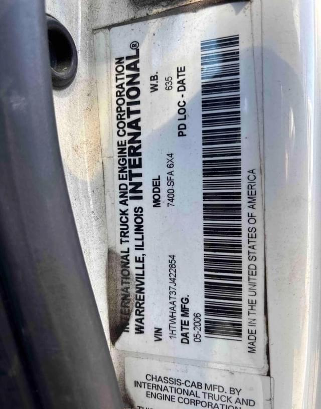 Image of International 7400 equipment image 4