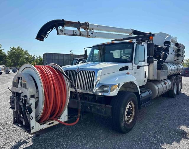 Image of International 7400 equipment image 3