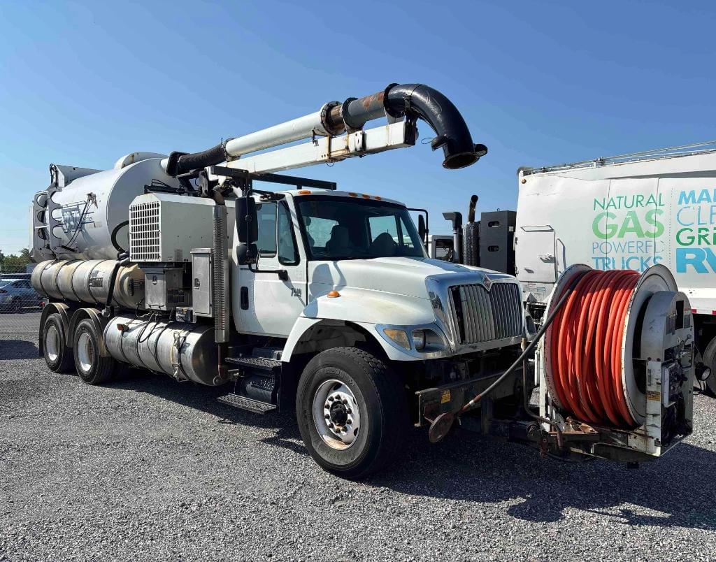 Image of International 7400 Primary image