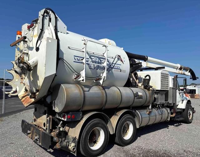 Image of International 7400 equipment image 1