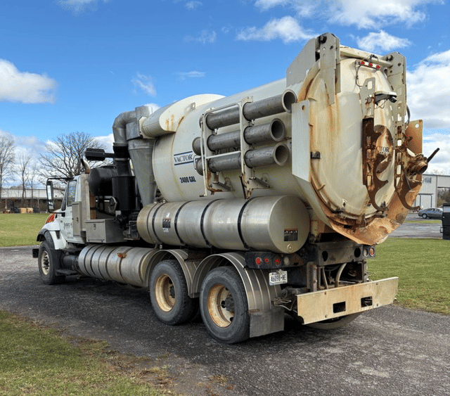 Image of International Workstar 7400 equipment image 1