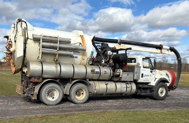 Image of International Workstar 7400 equipment image 2