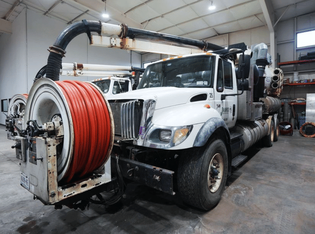 Image of International Workstar 7400 equipment image 3