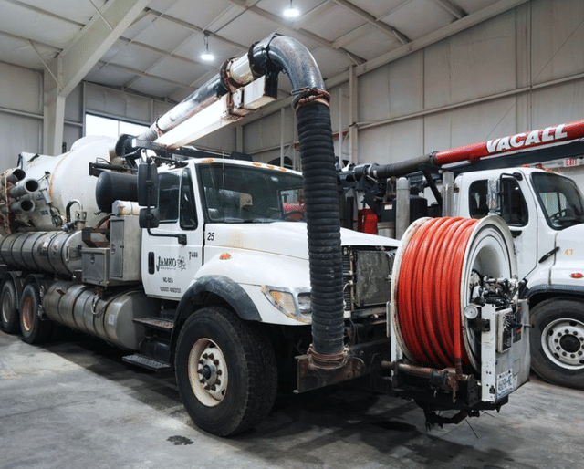 Image of International Workstar 7400 equipment image 4