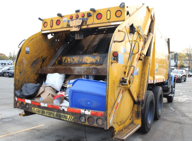 Image of International Workstar 7400 equipment image 2