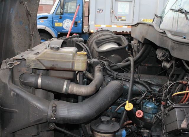 Image of International Workstar 7400 equipment image 4