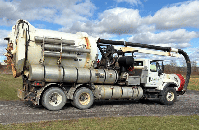 Image of International Workstar 7400 equipment image 2