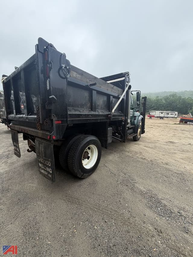 Image of International Workstar 7400 equipment image 2