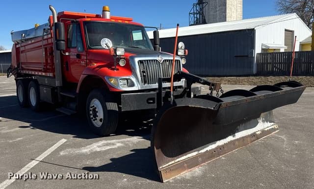 Image of International Workstar 7400 equipment image 2