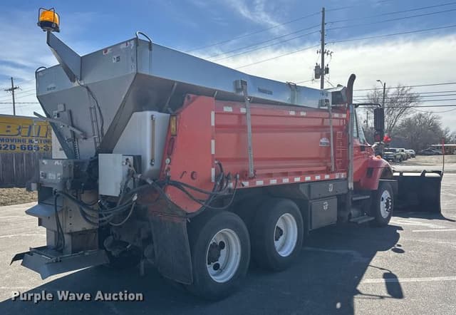 Image of International Workstar 7400 equipment image 4