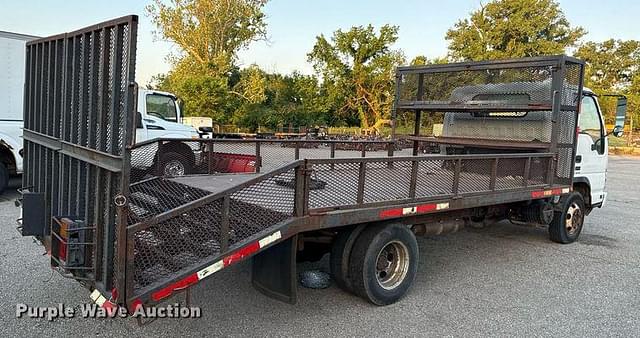 Image of Isuzu NPR equipment image 4