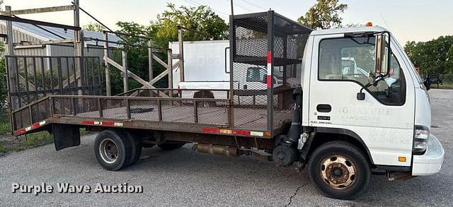 Image of Isuzu NPR equipment image 3