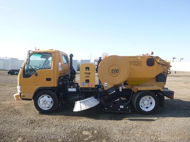 Image of Isuzu NPR equipment image 4