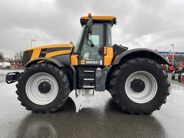 Image of JCB Fastrac 8250 equipment image 1