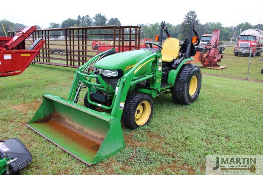Image of John Deere 2520 Primary image