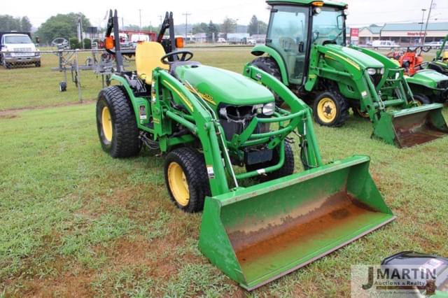 Image of John Deere 2520 equipment image 1