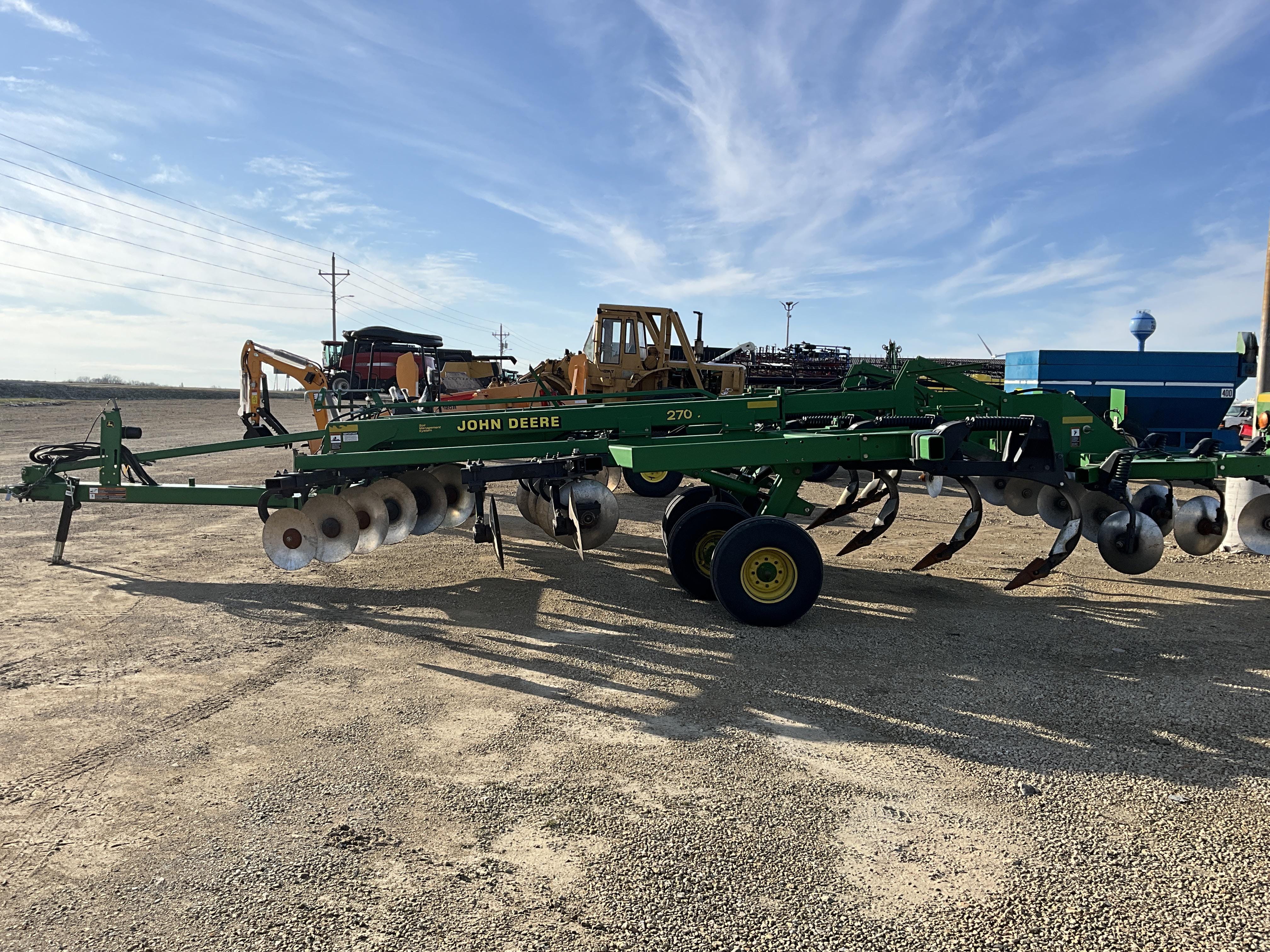 Main image John Deere 2700