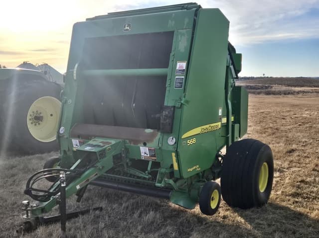Image of John Deere 568 equipment image 4