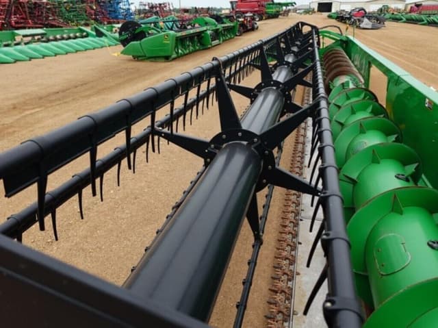 Image of John Deere 635F equipment image 4