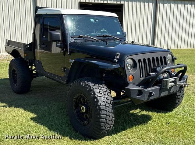 Image of Jeep Wrangler equipment image 2