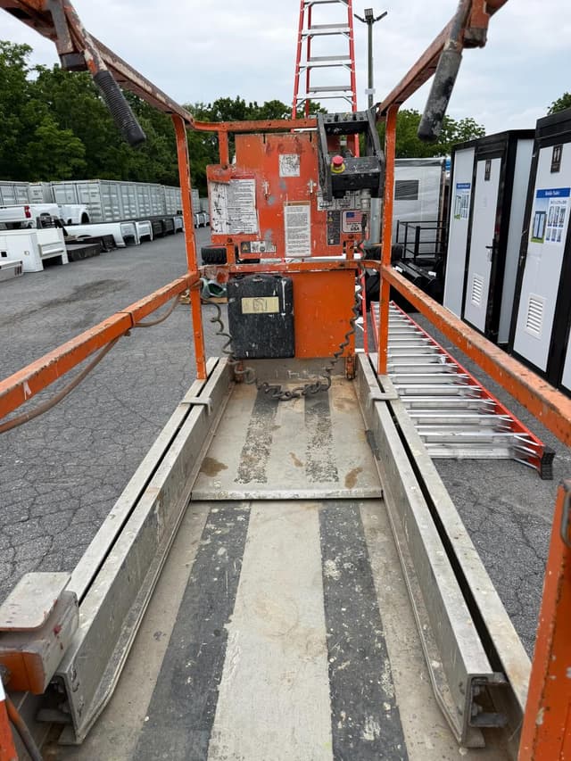 Image of JLG 1930ES equipment image 2