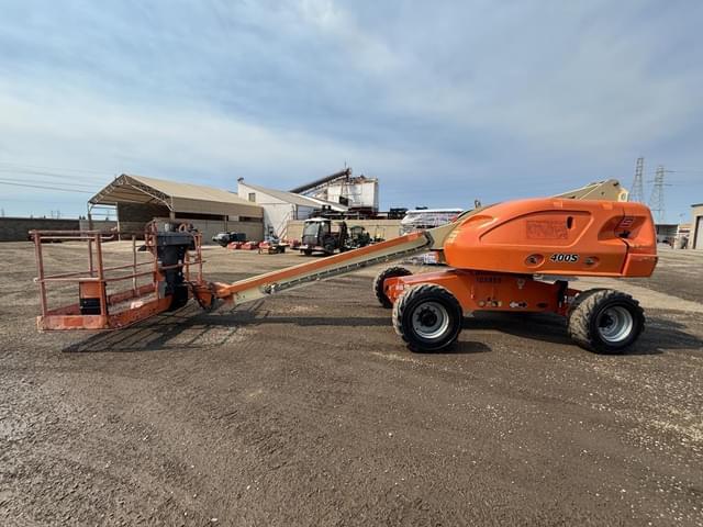 Image of JLG 400S equipment image 4