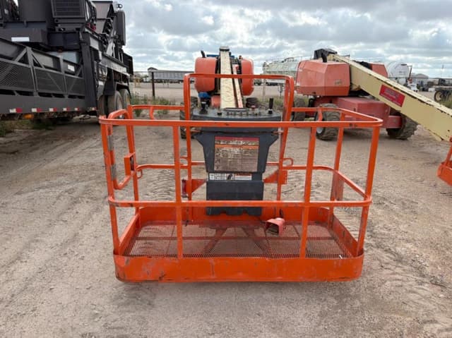 Image of JLG 600S equipment image 2