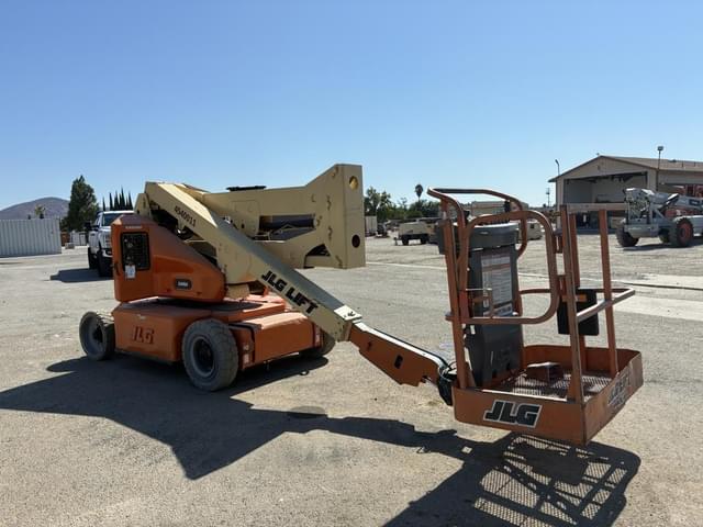 Image of JLG E400A equipment image 1