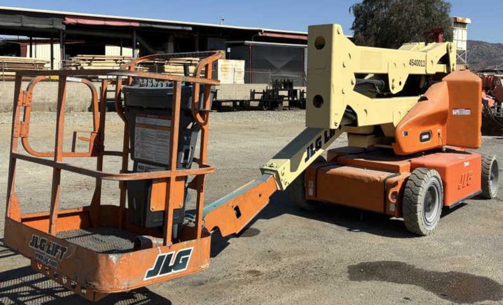 Image of JLG E400A Primary image