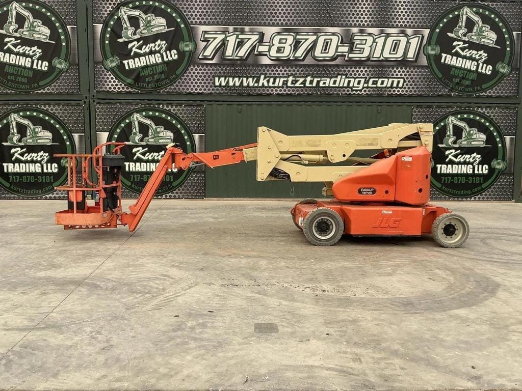 2007 JLG E400AJPN Equipment Image0