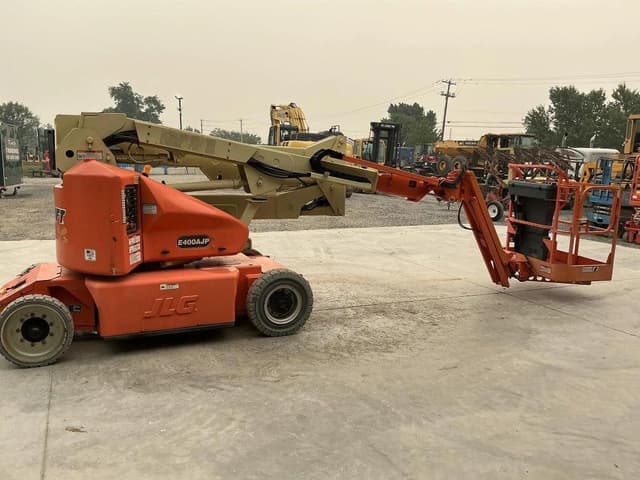 Image of JLG E400AJPN equipment image 4