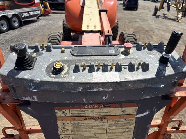 Image of JLG 600A equipment image 4