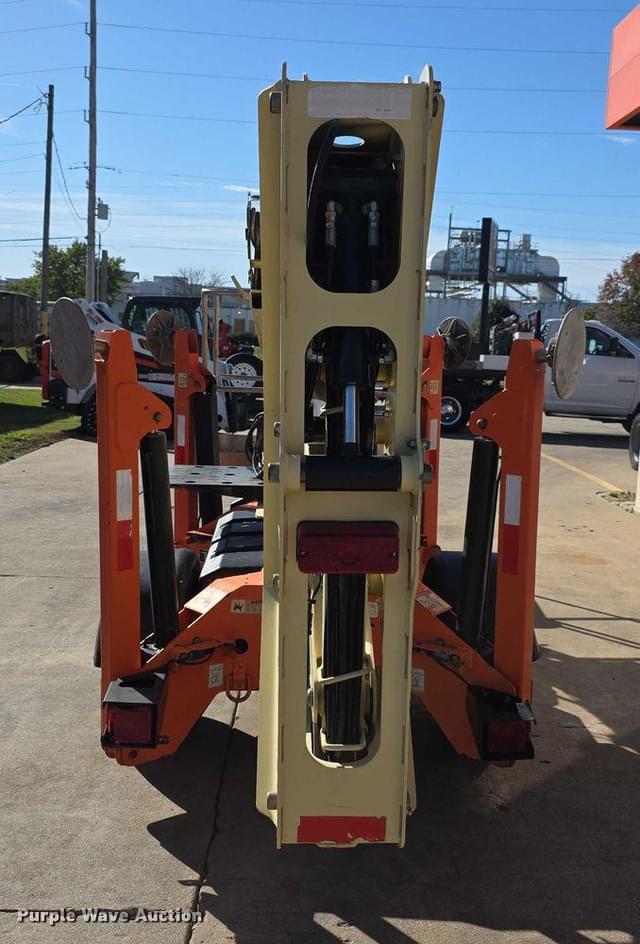 Image of JLG T350 equipment image 4