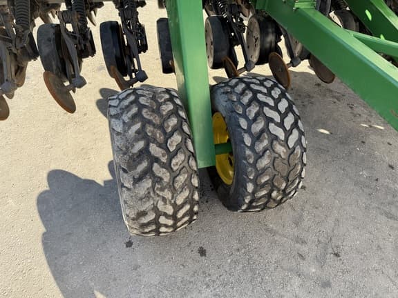 Image of John Deere 1590 equipment image 3