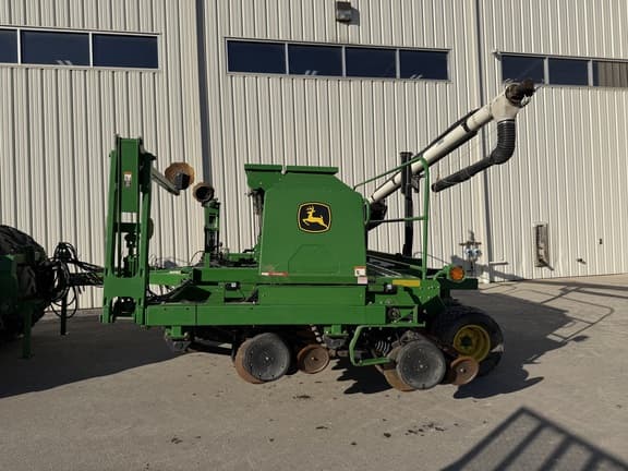 Image of John Deere 1590 equipment image 1