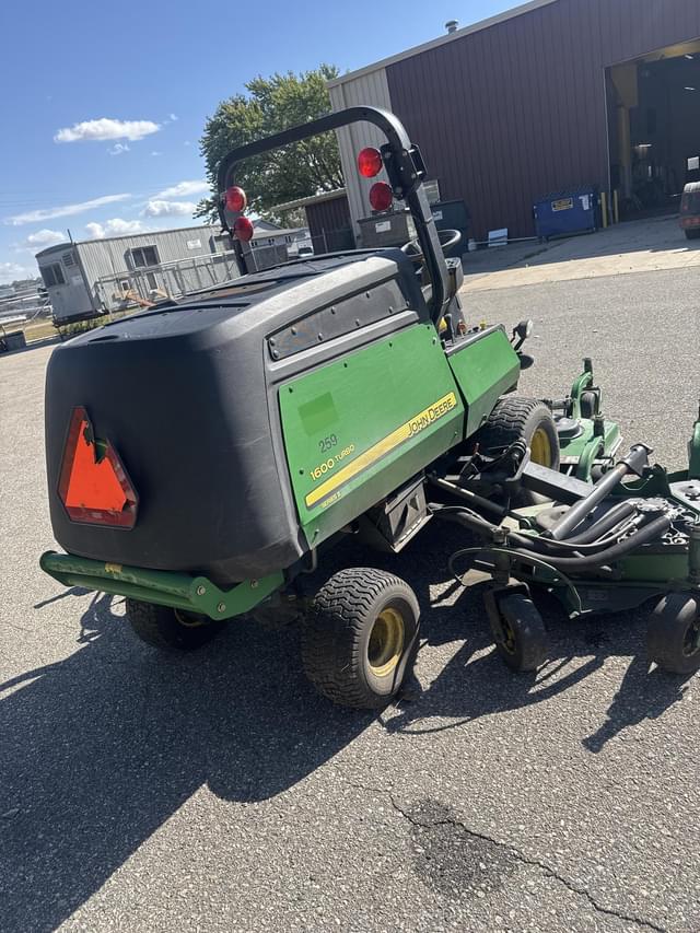 Image of John Deere 1600 Turbo II equipment image 3
