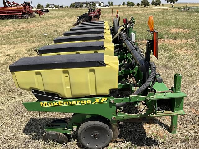 Image of John Deere 1700 equipment image 1