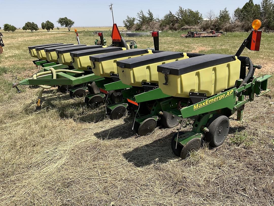 Image of John Deere 1700 Primary image
