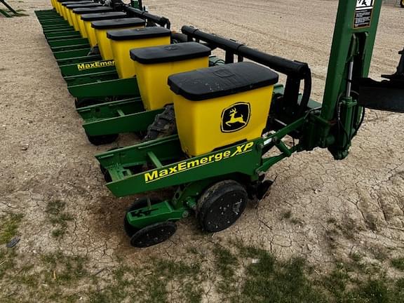 Image of John Deere 1710 equipment image 1