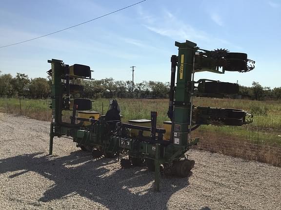 Image of John Deere 1710 equipment image 1