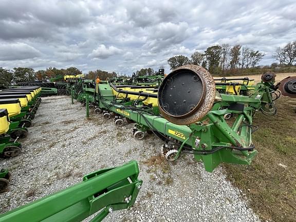 Image of John Deere 1720 equipment image 3