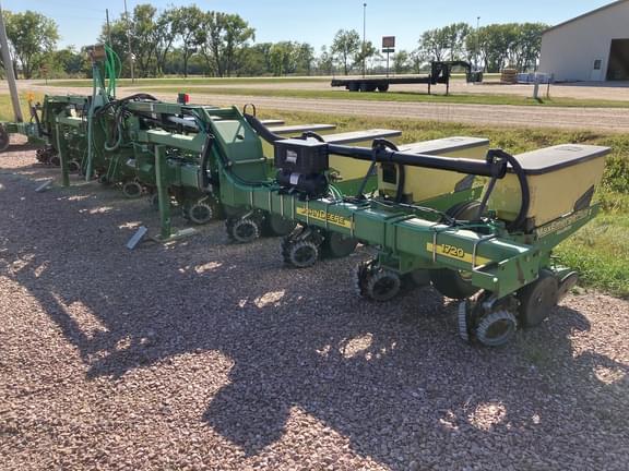 Image of John Deere 1720 equipment image 3