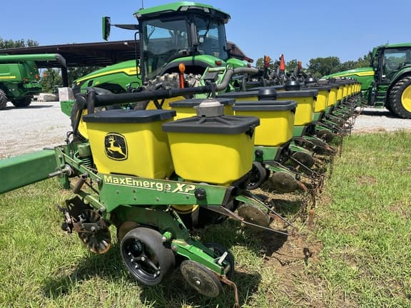 Image of John Deere 1720 equipment image 1
