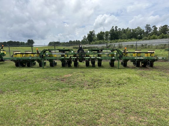 2007 John Deere 1720 Equipment Image0