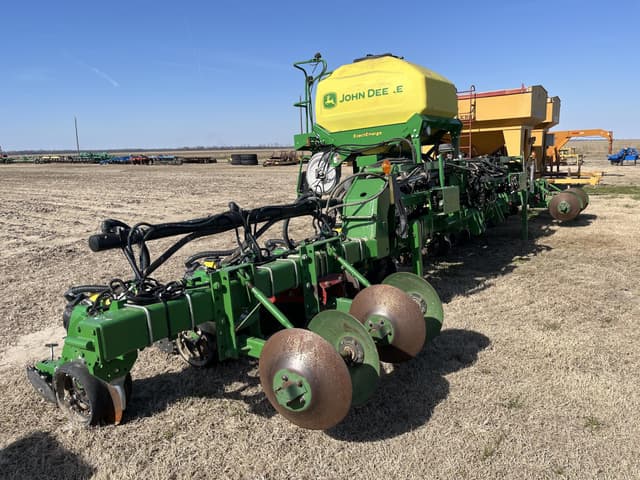 Image of John Deere 1720 equipment image 1