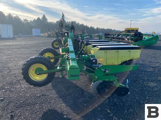 Image of John Deere 1720 equipment image 2