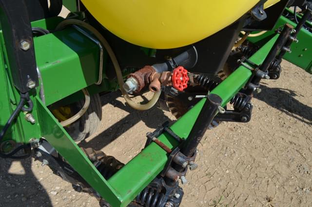Image of John Deere 1750 equipment image 4