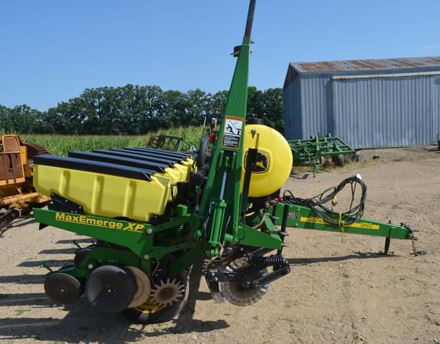 Image of John Deere 1750 equipment image 1